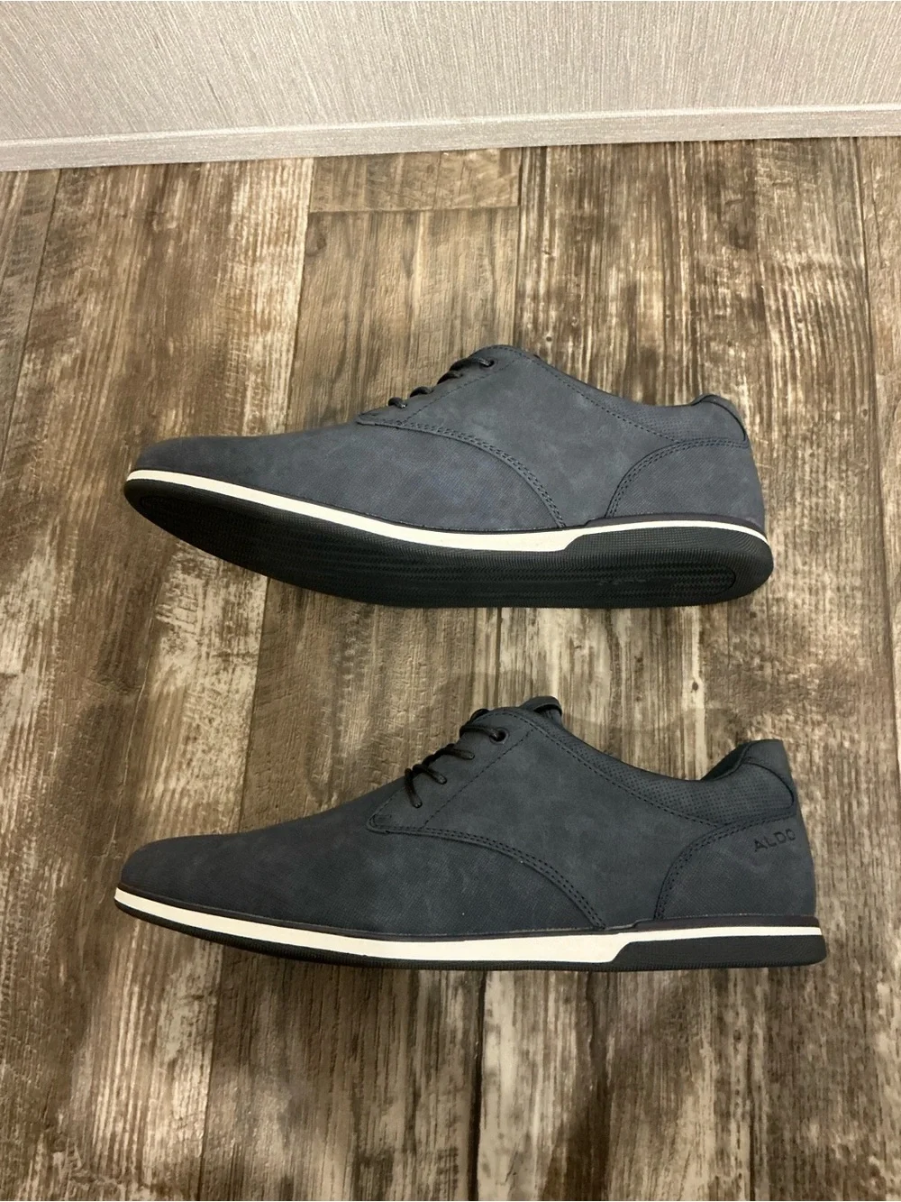 Aldo Men's Navy Lace-Up Derby with White Trim Size 10.5
